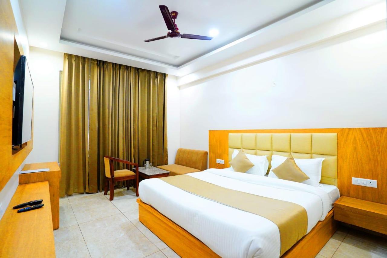 Hotel Amansara Lucknow Exteriör bild