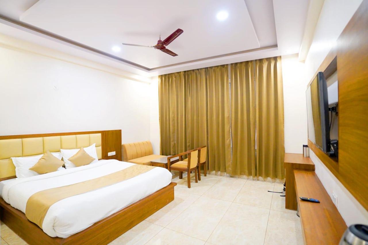 Hotel Amansara Lucknow Exteriör bild